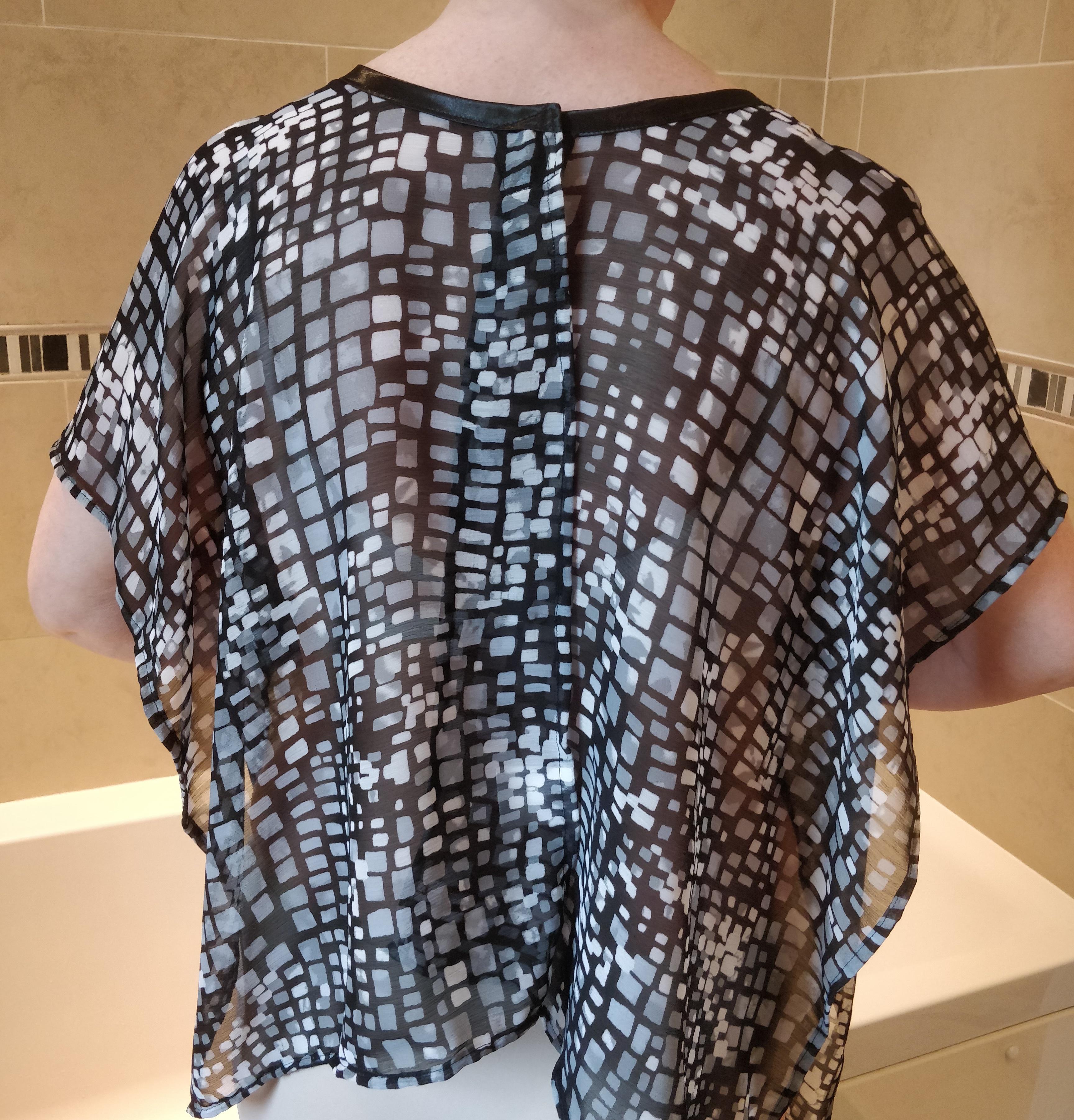 Showing waist length of the back of  black abstract shower drapron®