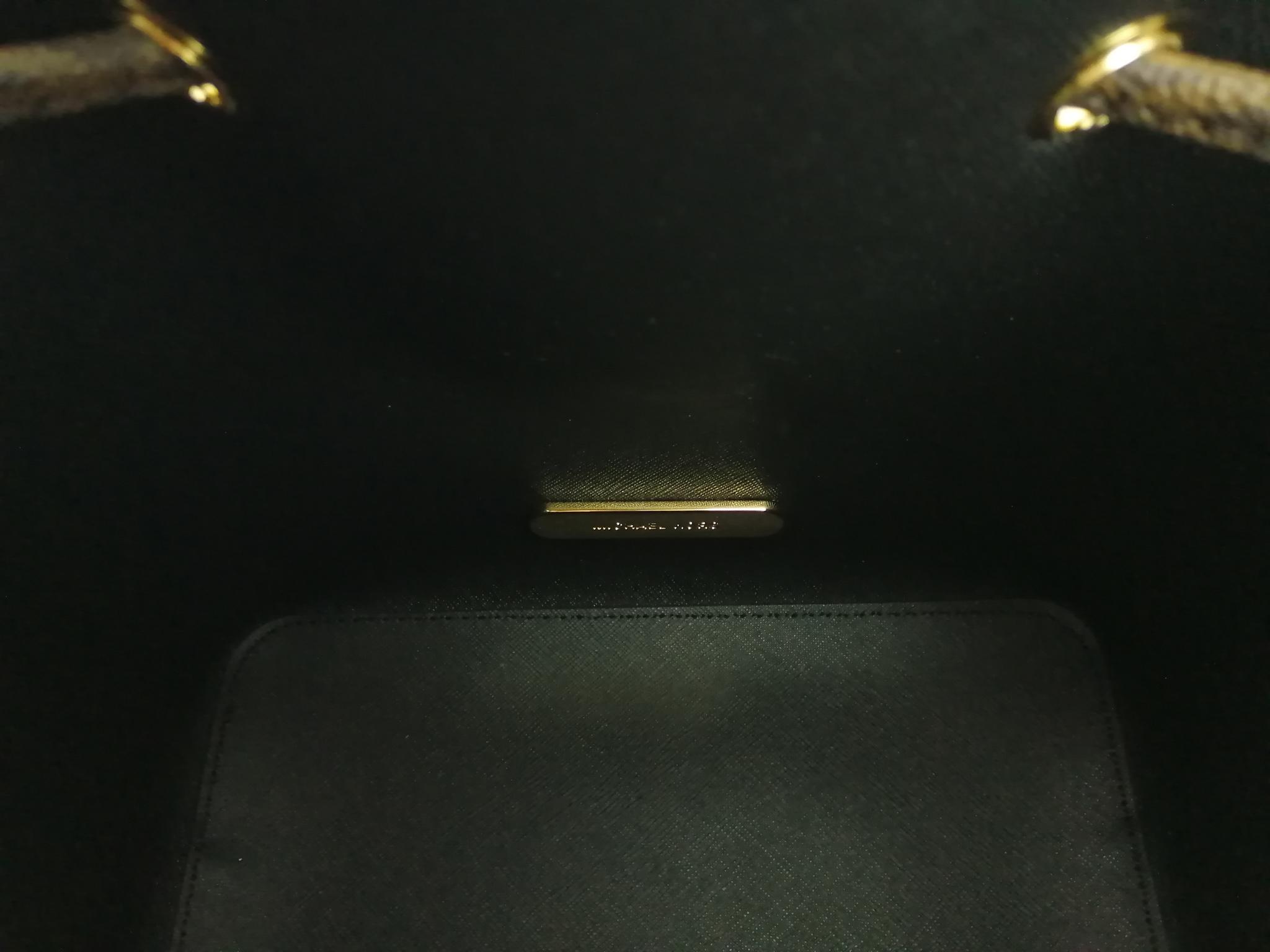 Michael Kors Bucket Bag inside