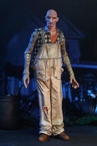 NECA will release a Chucky Holiday Edition... - Broke Horror Fan