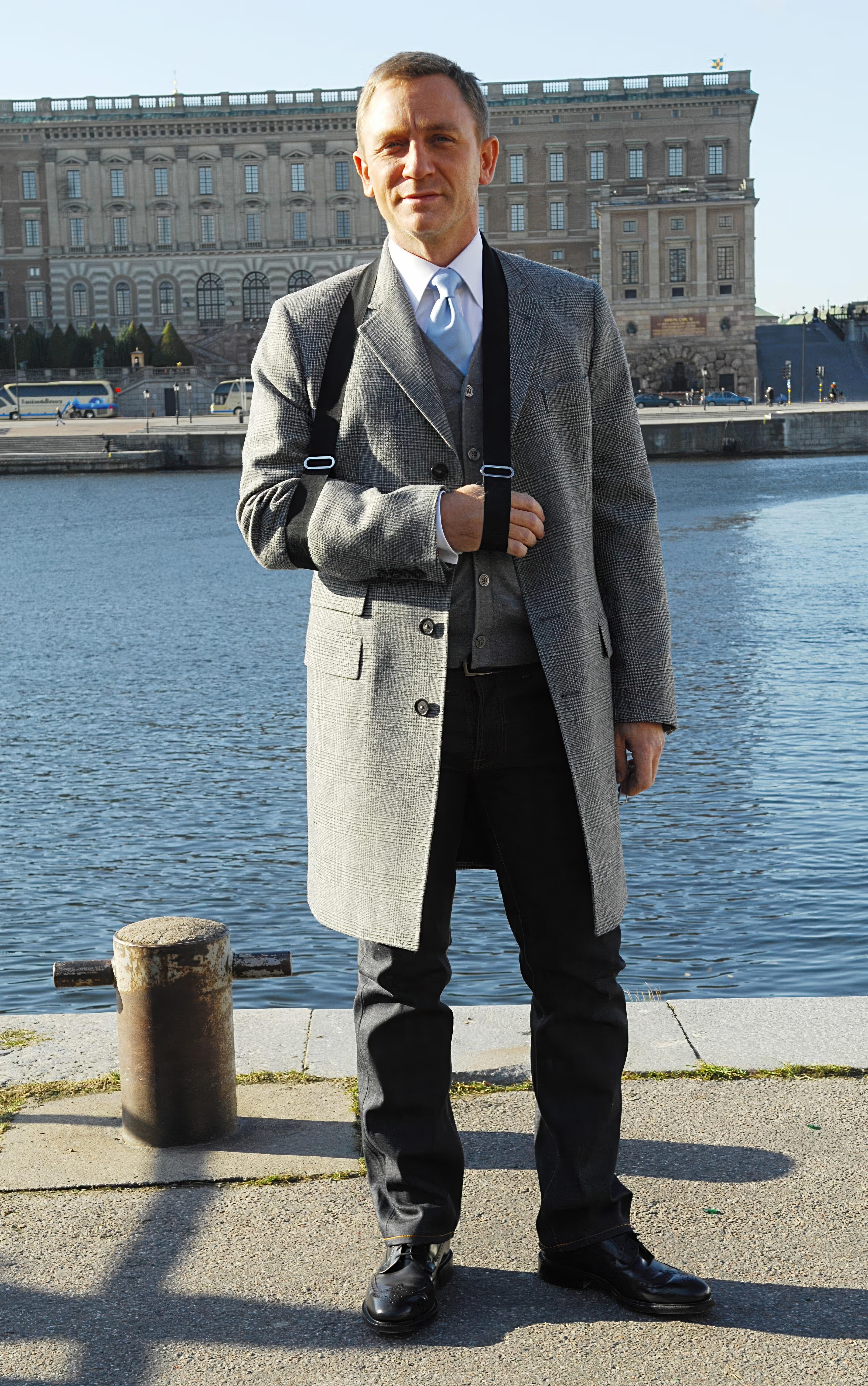 Daniel Craig appearing in public with an arm injury, highlighting the physical toll and real-life injuries sustained during his time filming the James Bond series.