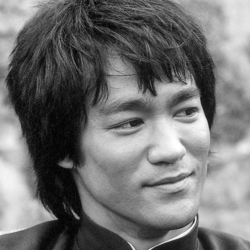 What Types of Bruce Lee Memorabilia Do Collectors Seek?
