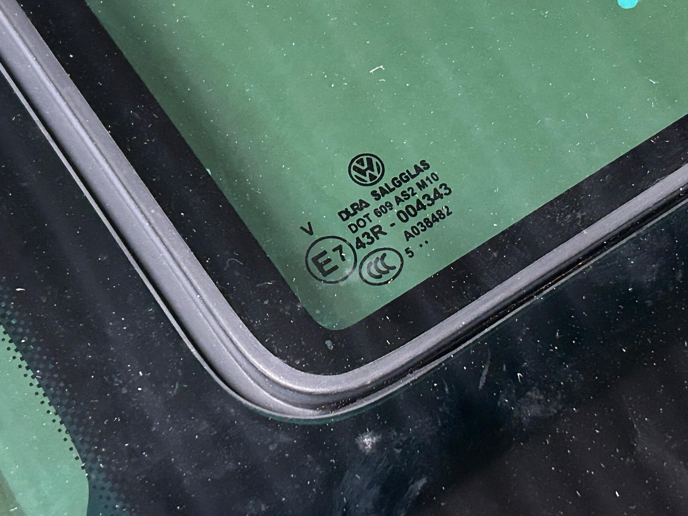 Genuine Volkswagen T6 RH OS Rear sliding window assembly
