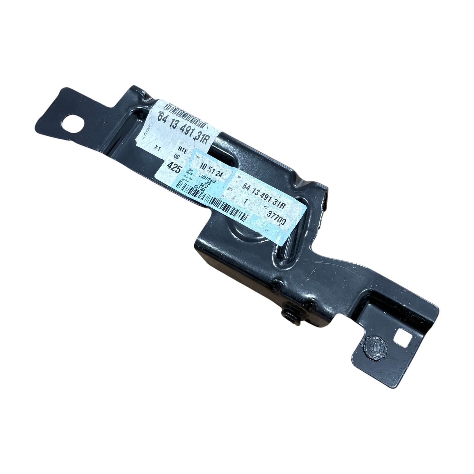 Genuine Renault Captur (QM3) RH OS Wing Support Bracket — OEM-grade replacement — part number 641349131R