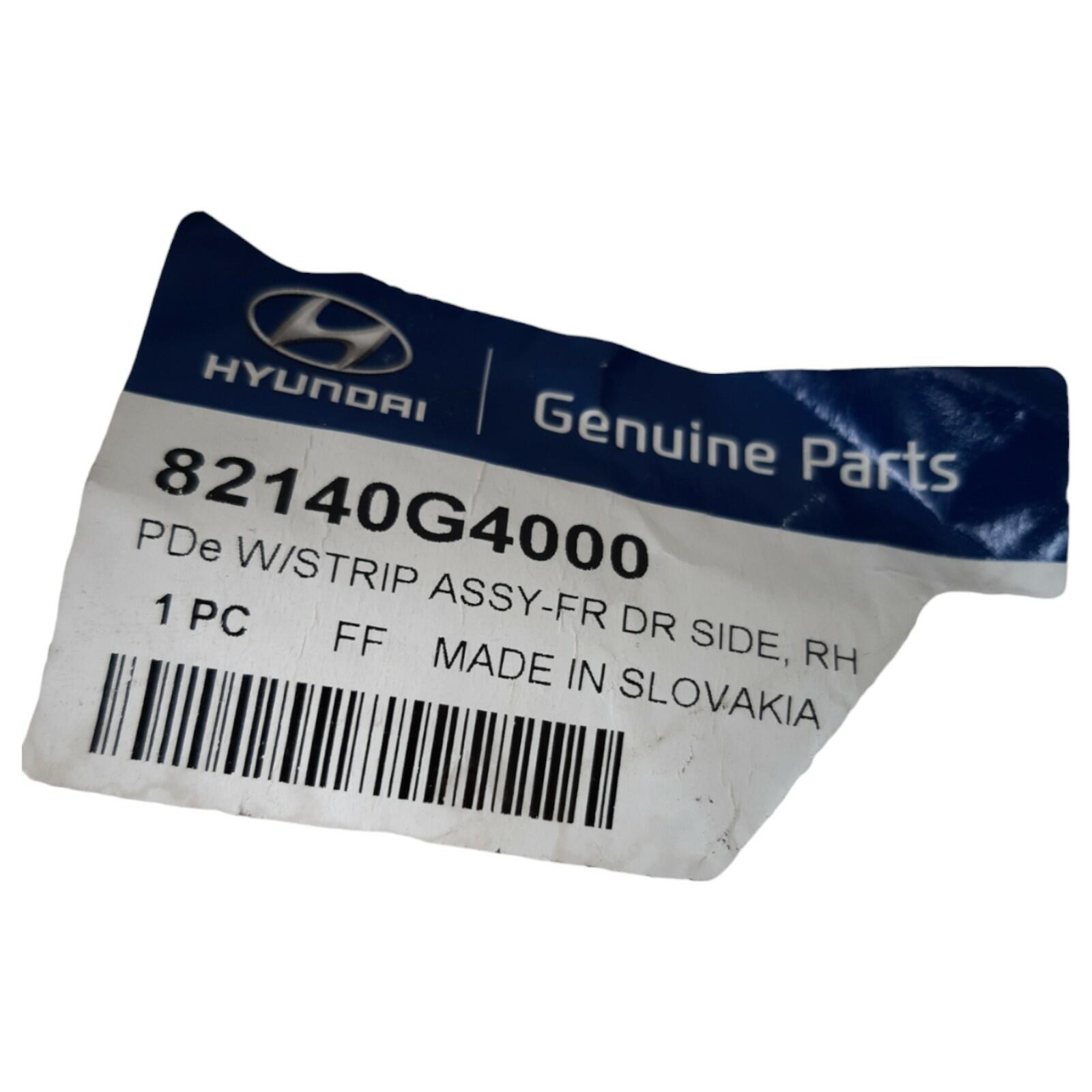Genuine Hyundai i30 (17) RH OS Front door weatherstrip 82140G4000