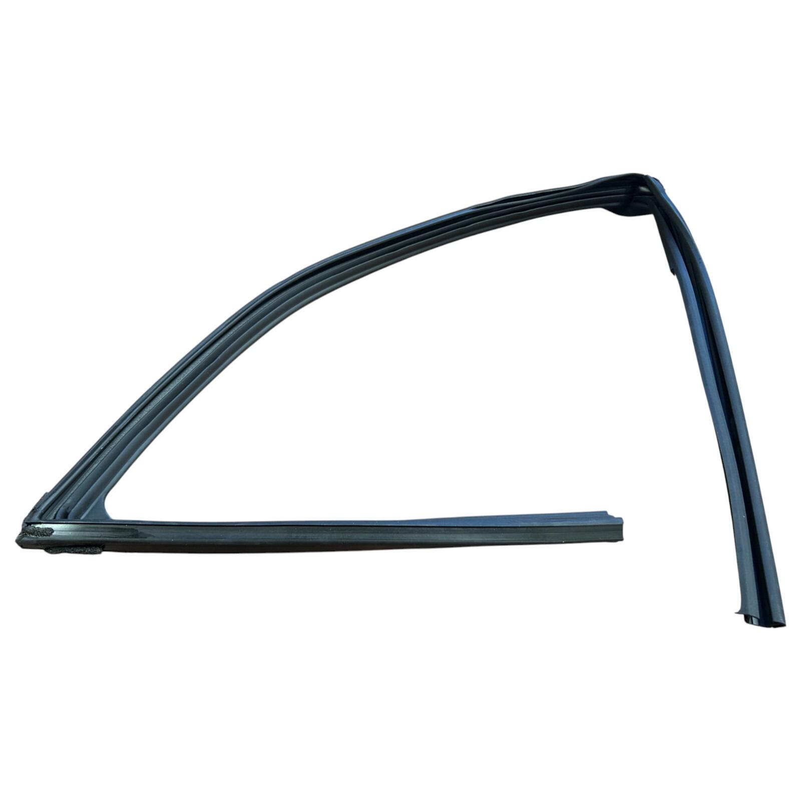 Nissan OEM Juke RH OS Front door window seal