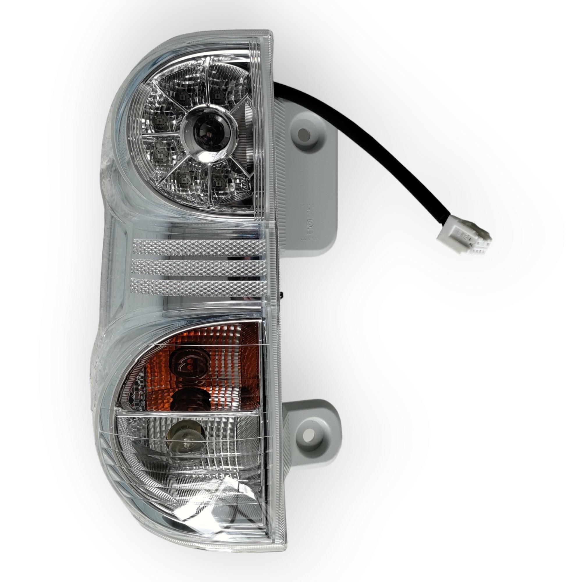 新品、未使用、NISSAN(日産)純正NV200バネット用テールランプ左 日産 純正 NV200バネット 《 VM20 》 右テールランプ P70400-23001899