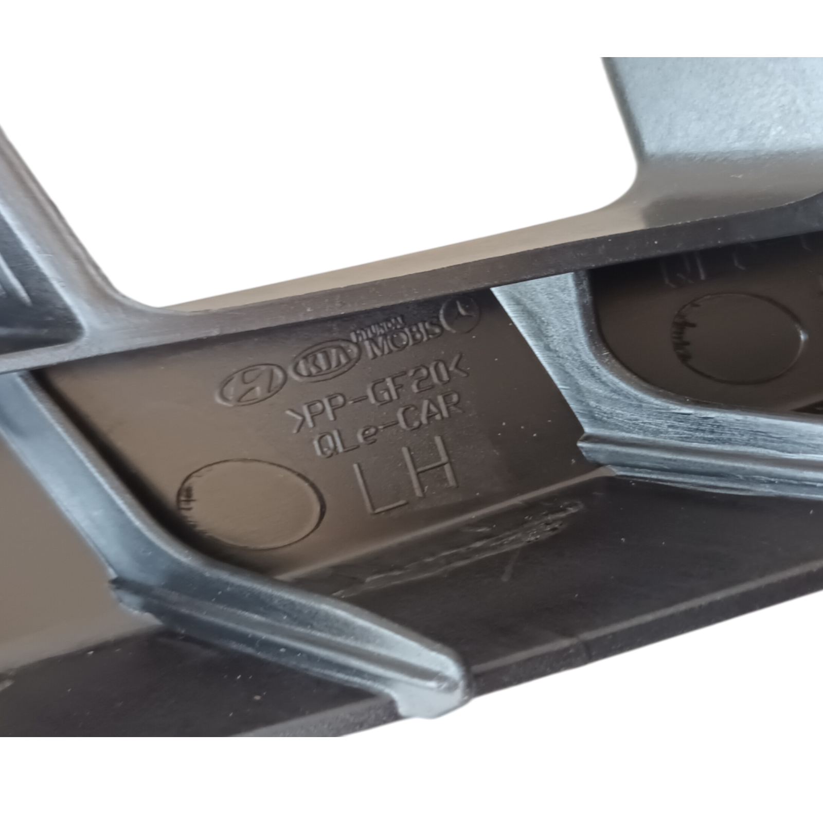 Kia Sportage | Upper LH Front Bumper Mounting | 86551F1000 | GFN Parts