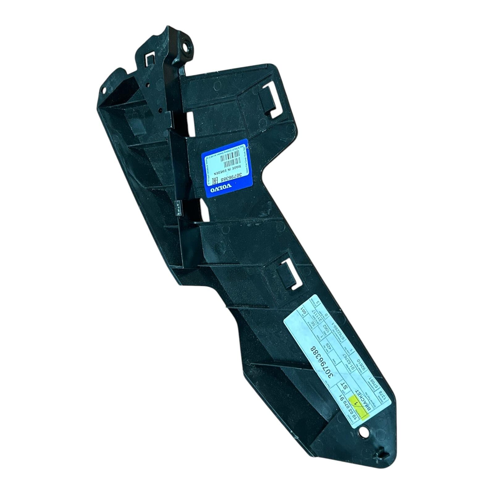 Genuine Volvo XC70 RH OS Front bumper bracket 30796388