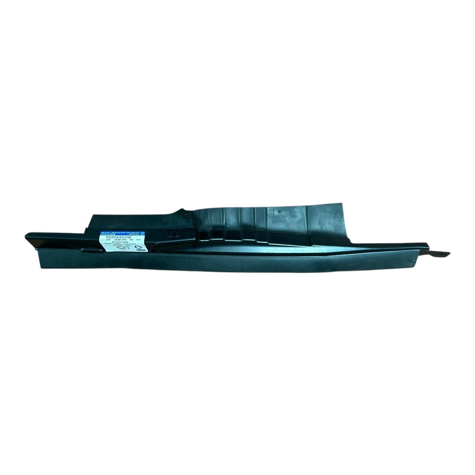 Genuine Mondeo (CNG) RH OS Front wing filler panel 5191144