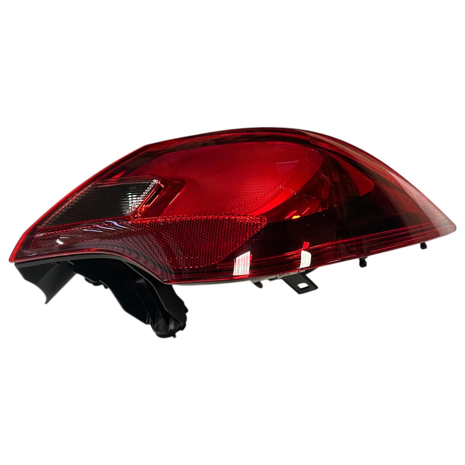 Genuine Vauxhall Corsa E RH OS Rear quarter panel light assembly 39090648