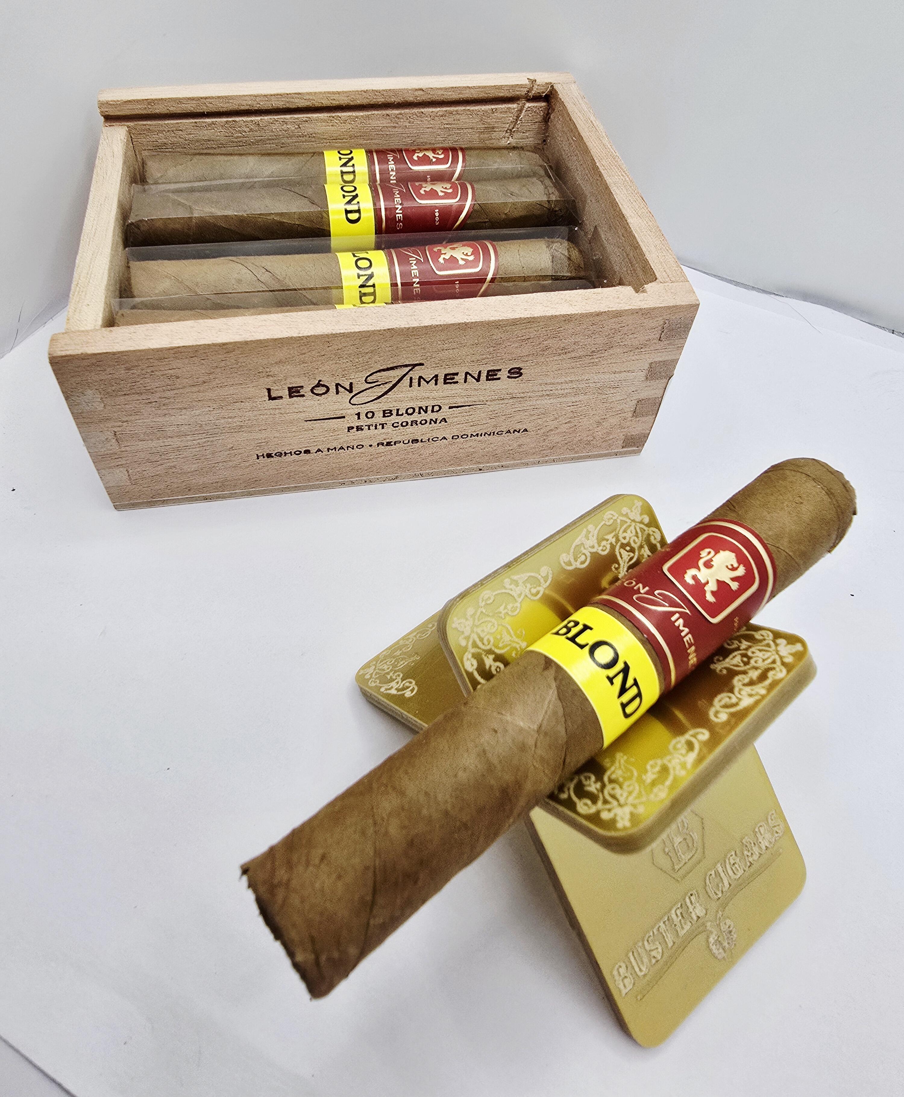Leon Jimenes Petit Corona Blond Vanilla | Single Cigar | Buster Cigars | Pic1