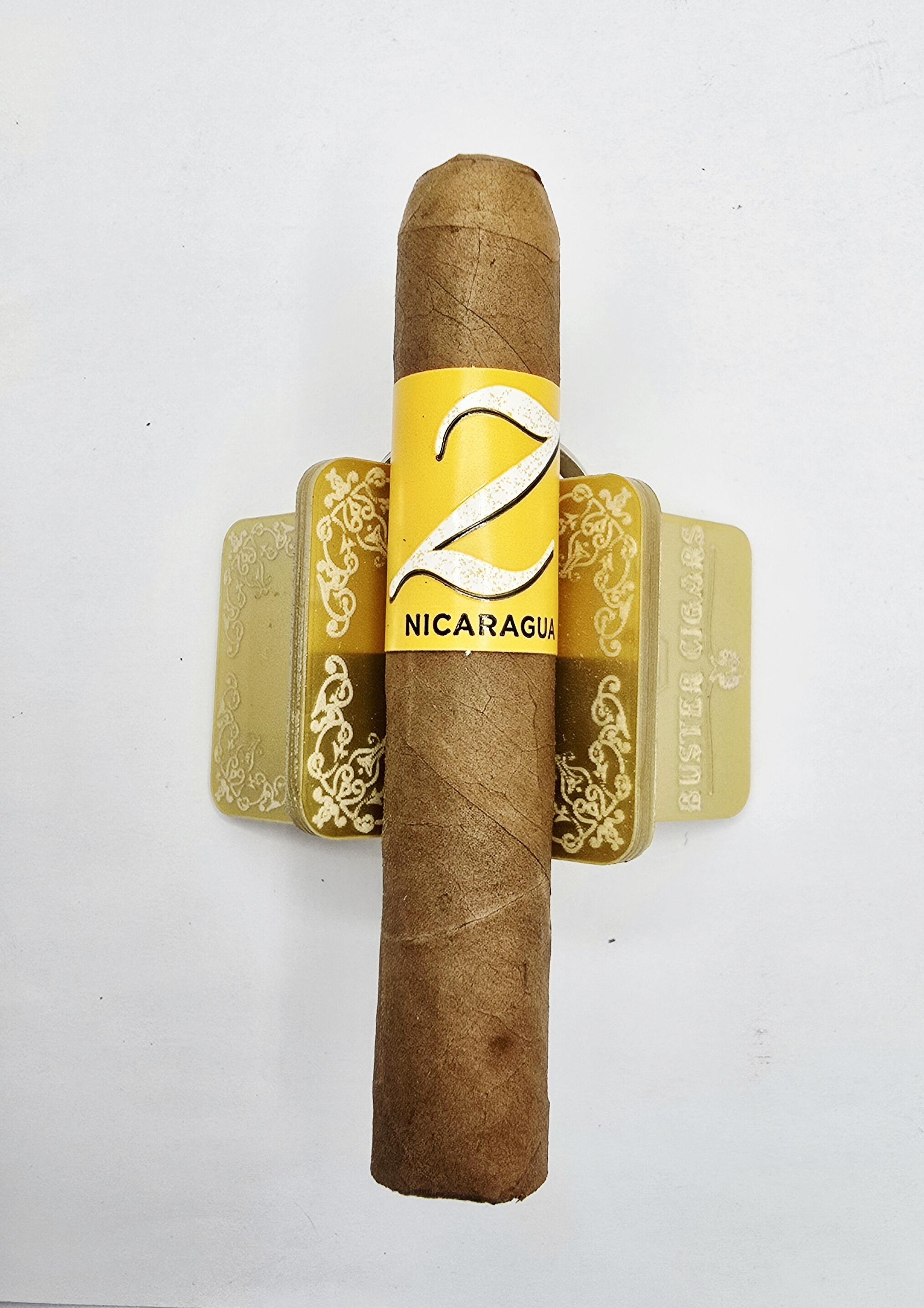 Zino Half Corona Cigar | Medium Ecuadorian Connecticut | Buster Cigars Pic1