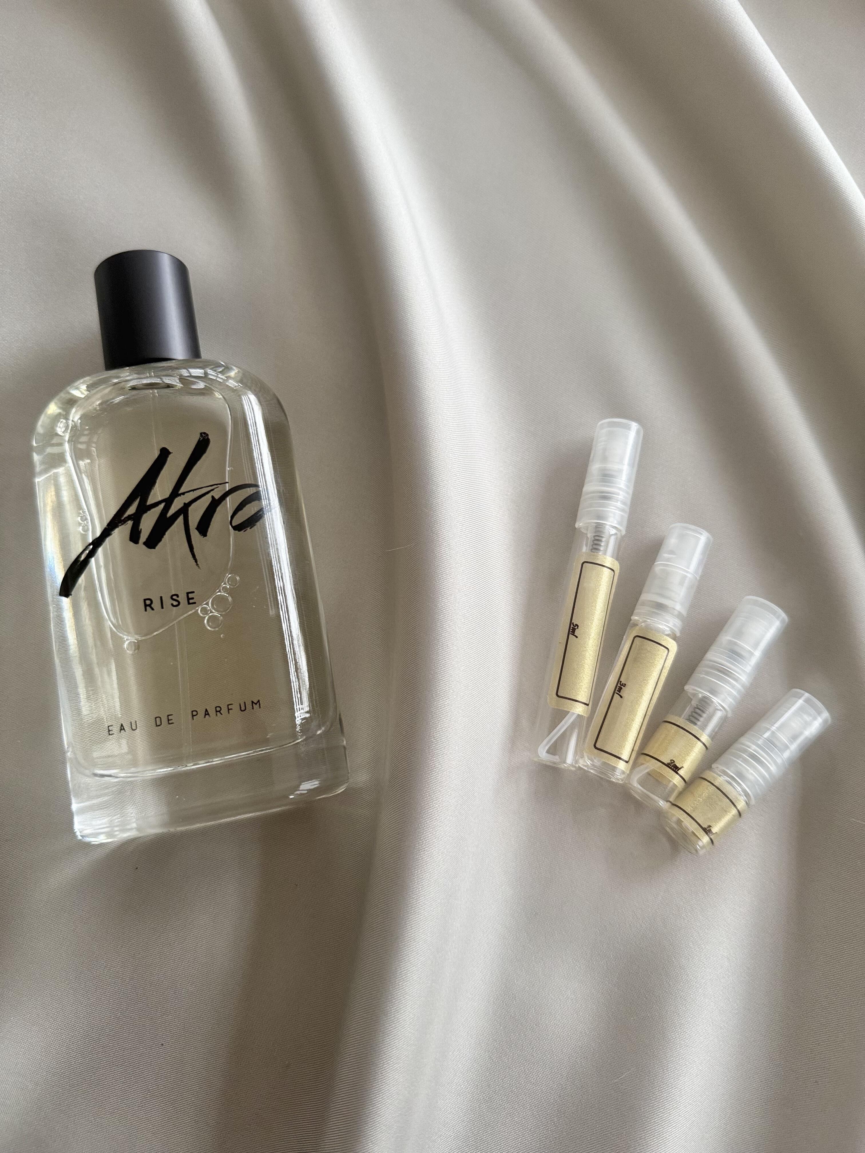 Akro Rise with sample bottles