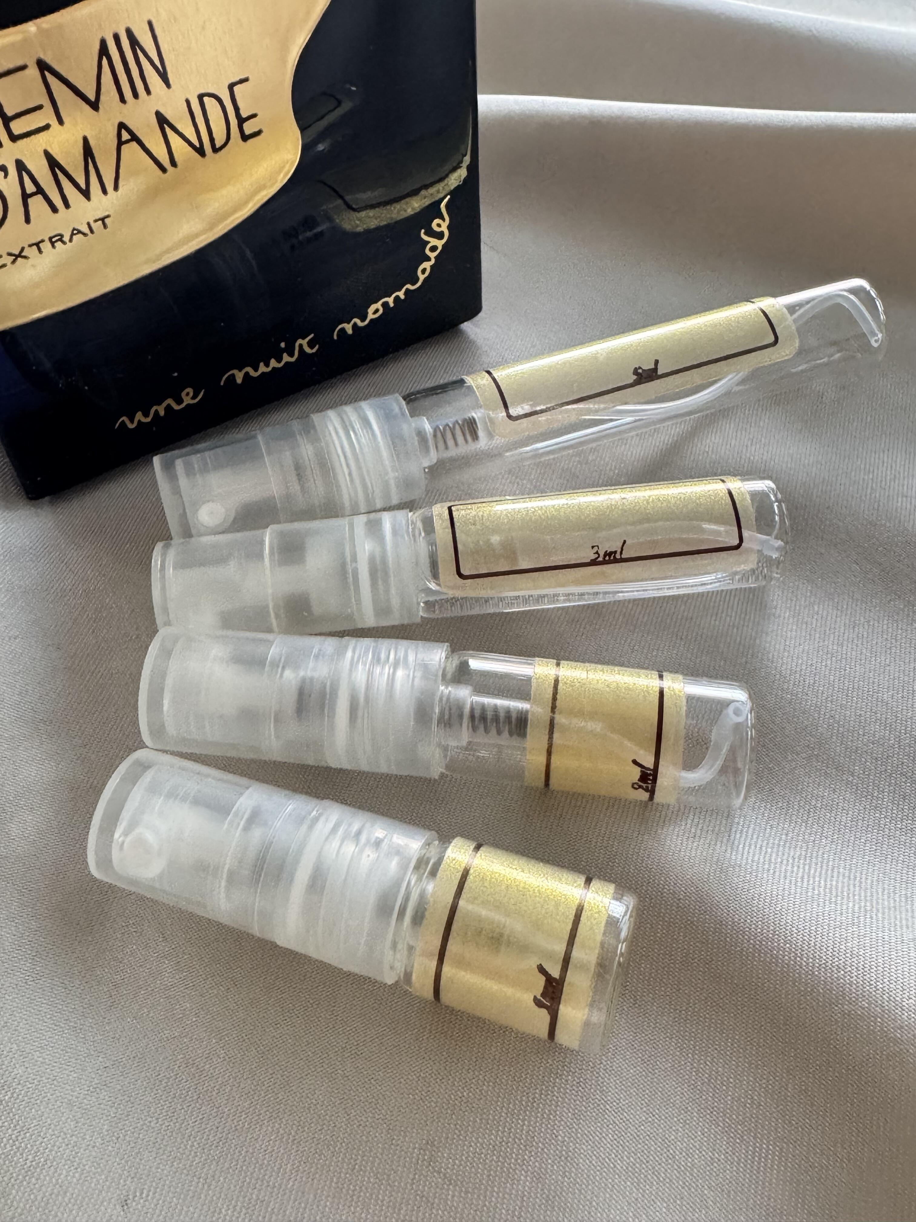 Une Nuit Nomade Chemin D'Amande with sample bottles