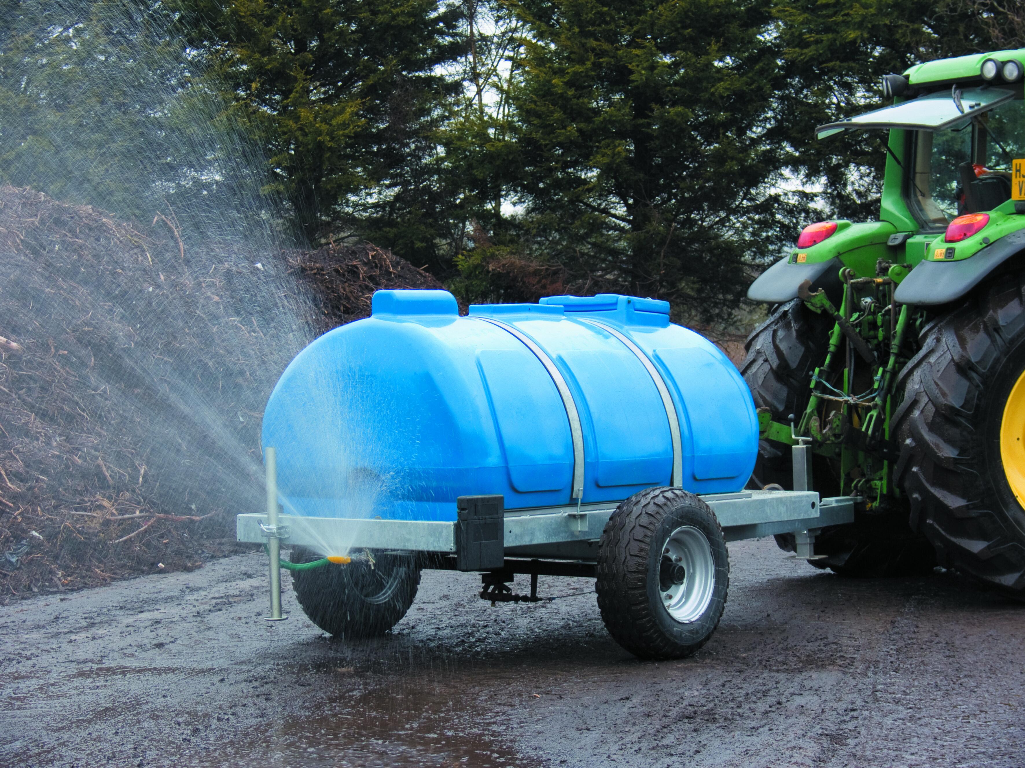 Dust suppression water Bowser in action
