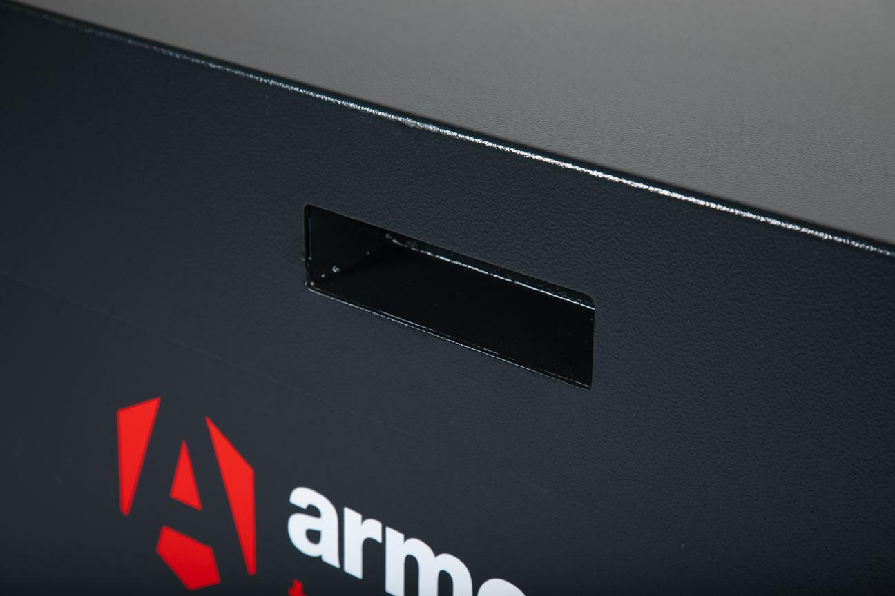 TB close recessed handle