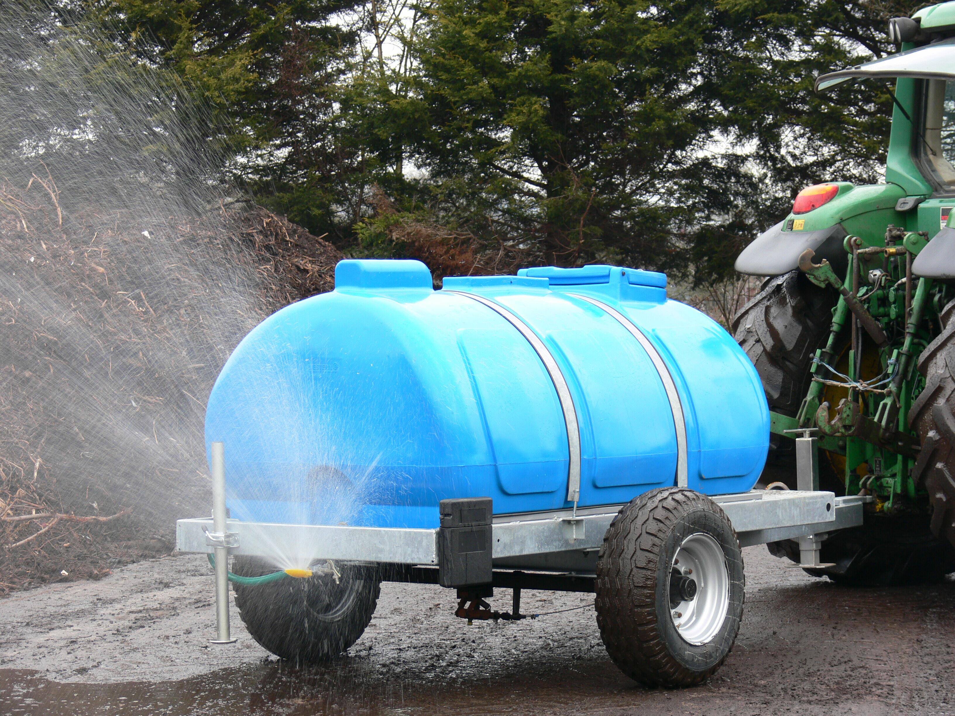Site tow dust suppression water bowser