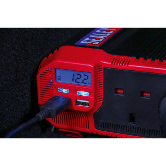 1500w 230v inverter - Twin outlets - 2 USB charging ports.