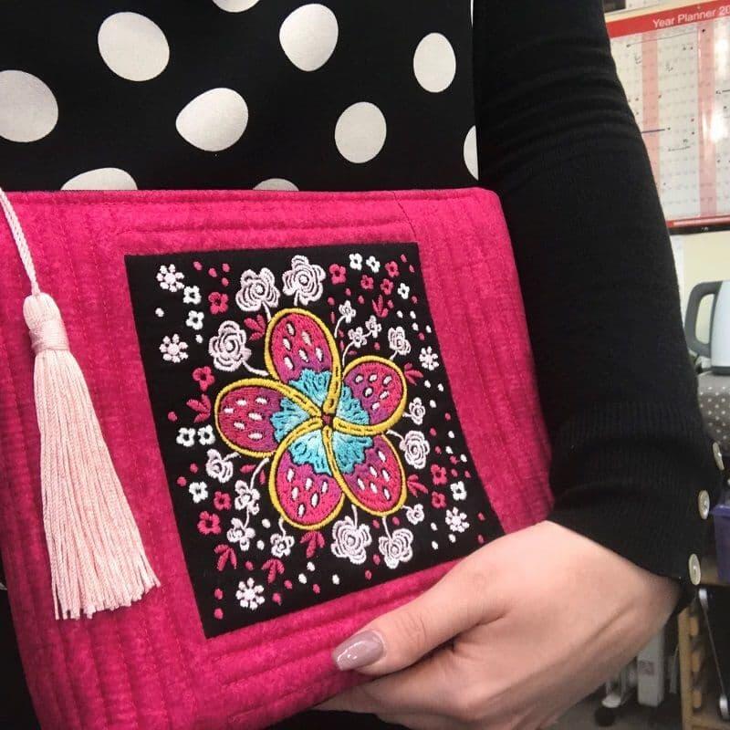 Style-Vil Bag in hand