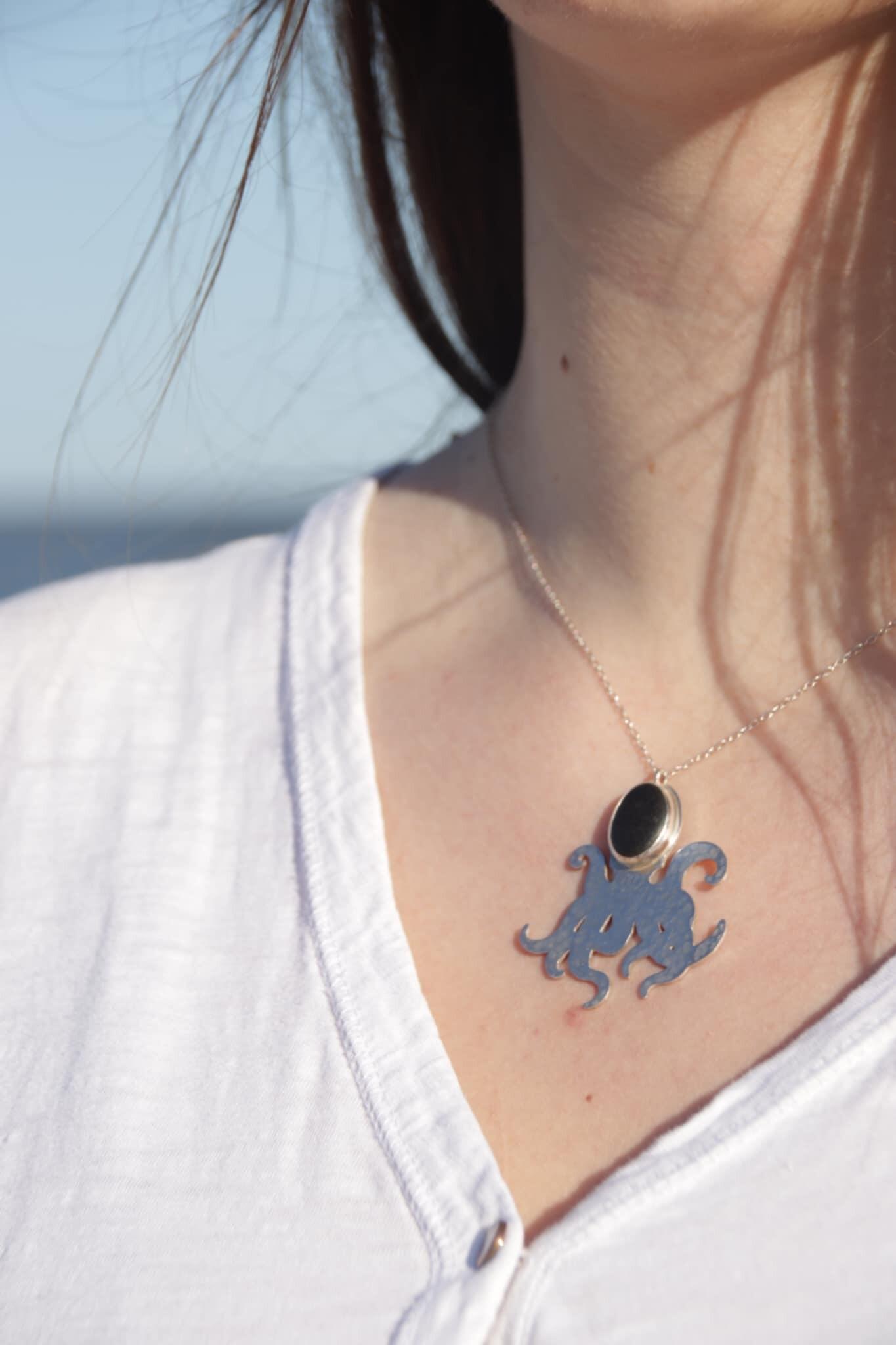 XODAS Octopus ボロシリケイトガラス　タコ　Pendant DARK GREEN SEA GLASS OCTOPUS PENDANT