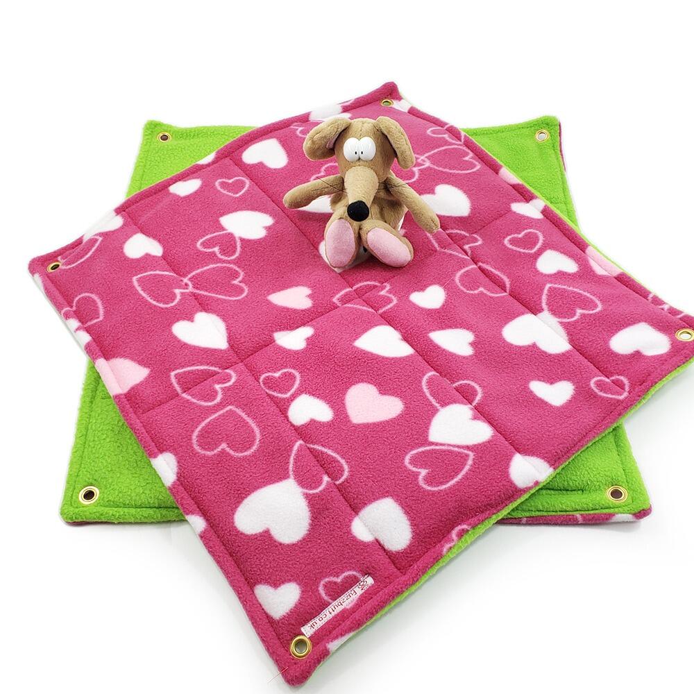 guinea pig show cage liners, piggie pads, pee pads, lap pads, waterproof piggie pads, fuzzbutt guinea pig hammocks, handmade in the UK