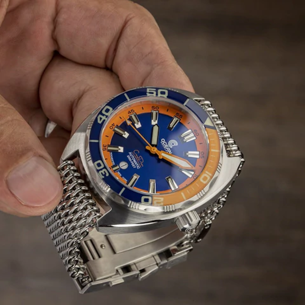 Ocean crawler core diver outlet