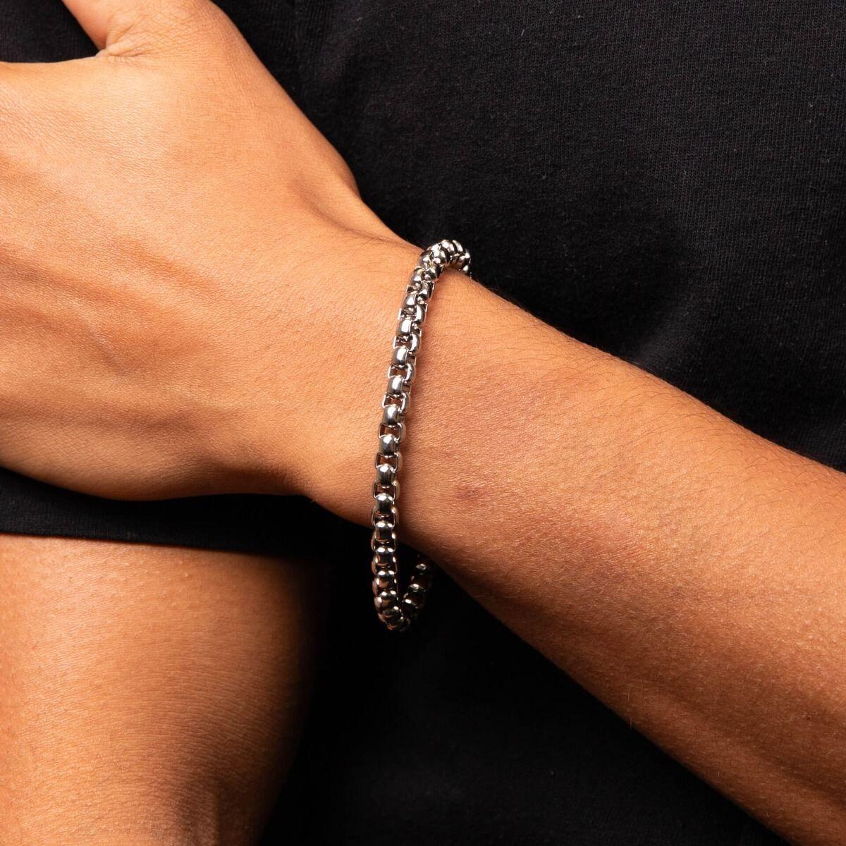"fredbennett® Large Belcher Link Chain Bracelet – A bold and heavyweight men’s bracelet crafted from smooth stainless steel with a classic belcher link design. 21.5cm in length, perfect for everyday wear or gifting. AnchorCert® certified and presented in luxury suede packaging from Gold and Diamonds."