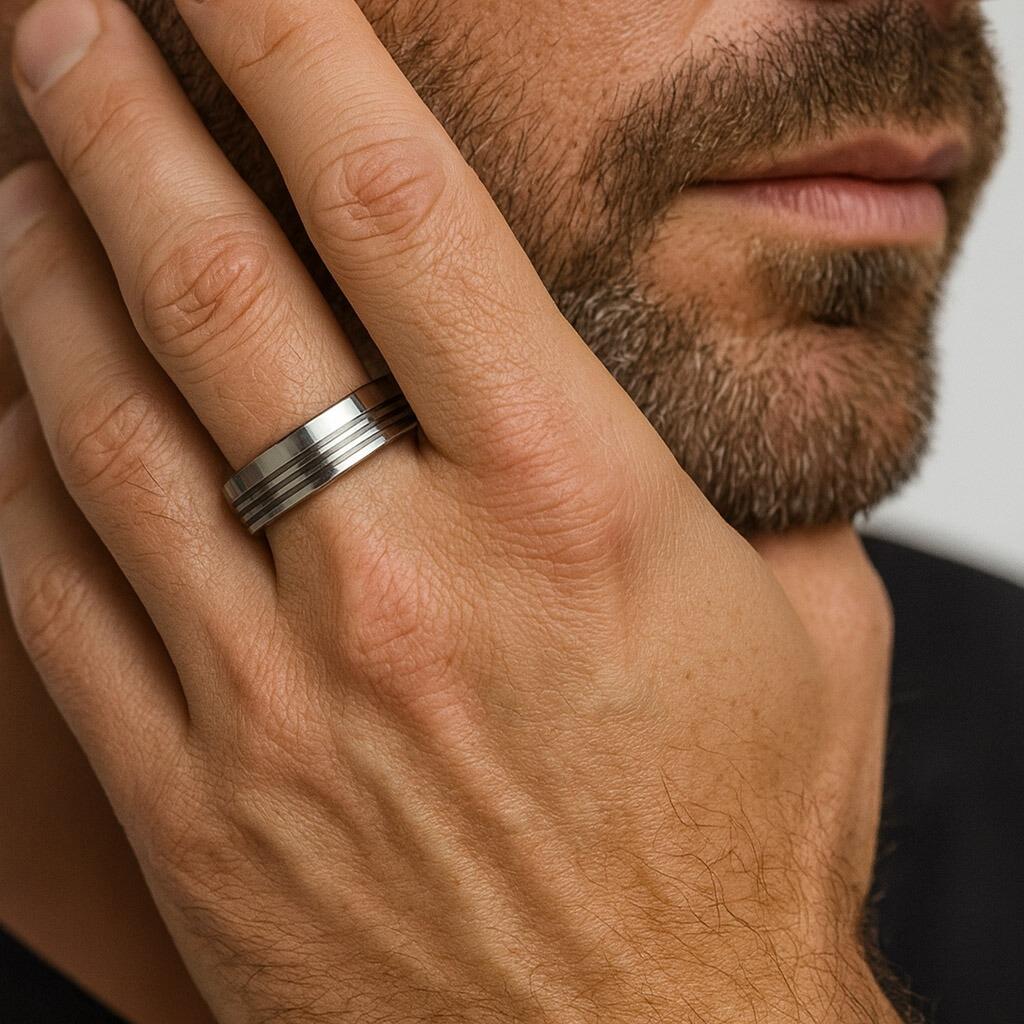 Flat court Geti titanium wedding band with polished finish and three ascending grooves by Gold and Diamonds