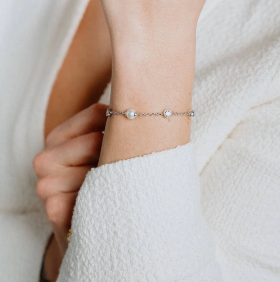 Diamonfire® Alternating Shell Pearl and Zirconia Station Bracelet in Triple Plated Sterling Silver, 17–20cm Adjustable – Elegant Bridal Jewellery by Gold and Diamonds