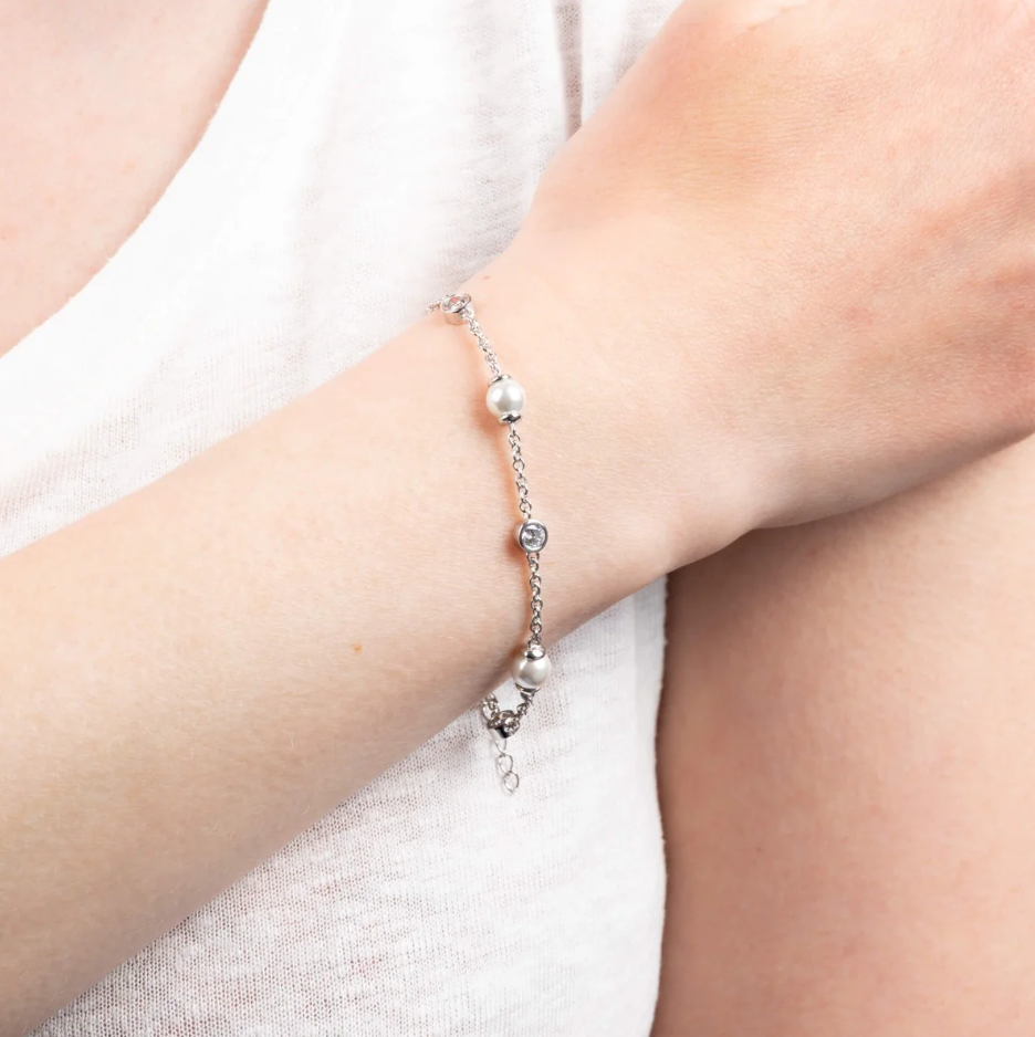 Diamonfire® Alternating Shell Pearl and Zirconia Station Bracelet in Triple Plated Sterling Silver, 17–20cm Adjustable – Elegant Bridal Jewellery by Gold and Diamonds