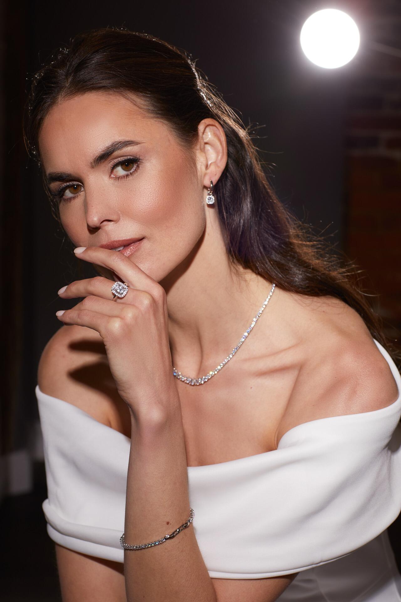 Diamonfire® Jewellery – Luxury 57-facet zirconia jewellery crafted in sterling silver with triple plating, featuring diamond-like brilliance and presented in exclusive silk packaging.