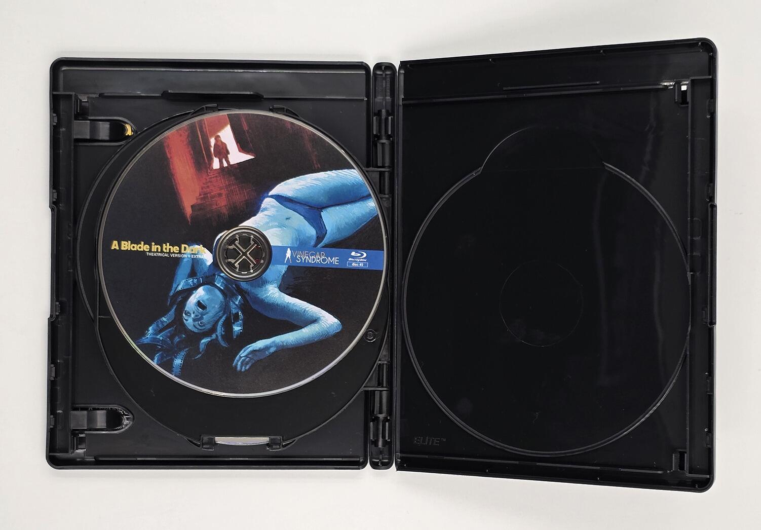 A Blade in the Dark - 4K UHD + Blu-Ray - Region Free - [Pre-owned] - Vinegar Syndrome - Item Image 5