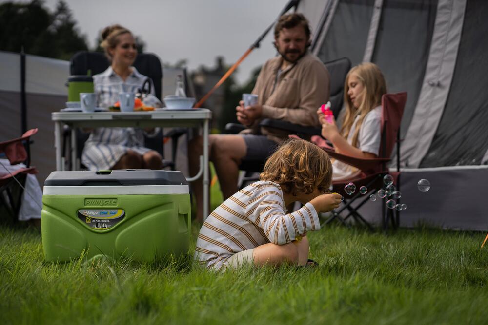 Vango Pinnacle Wheelie 30L-72Hr - Lifestyle2