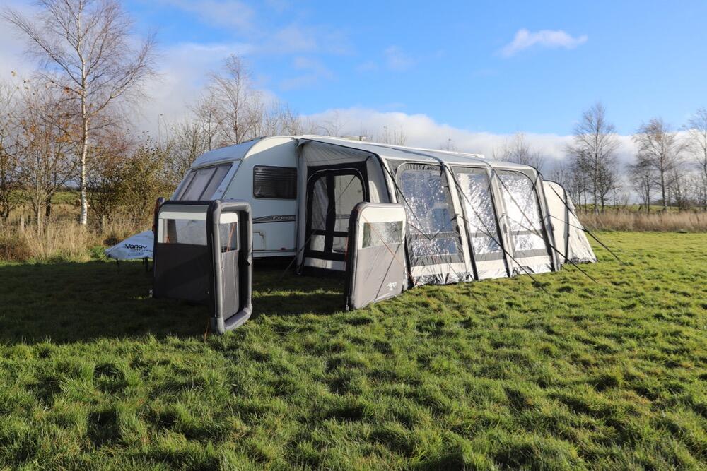 AirBeam Modular Windbreak Gate - Lifestyle2