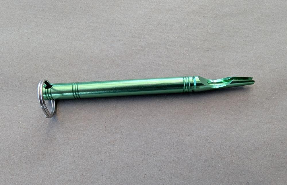green nail knot tool