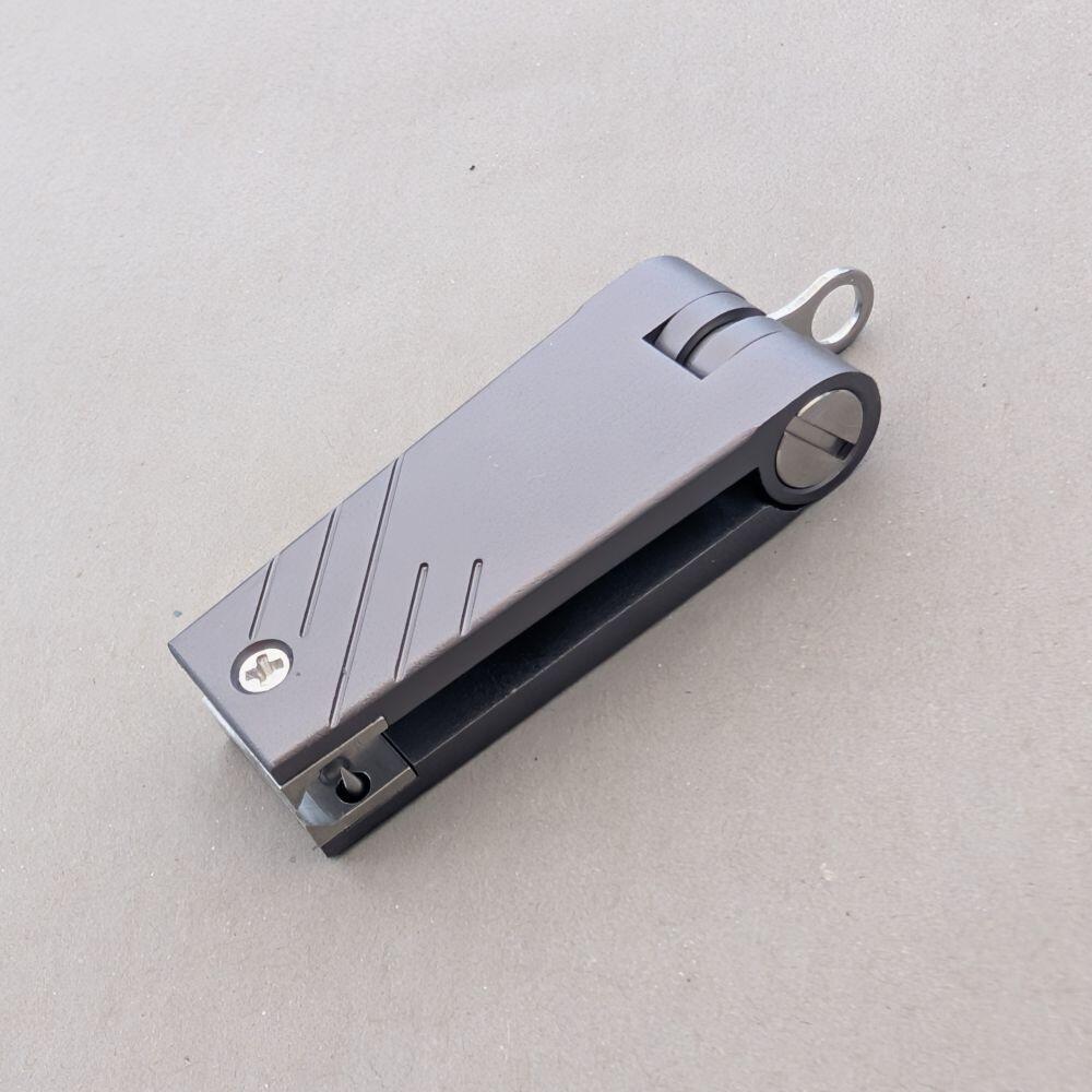 gunmetal grey nipper