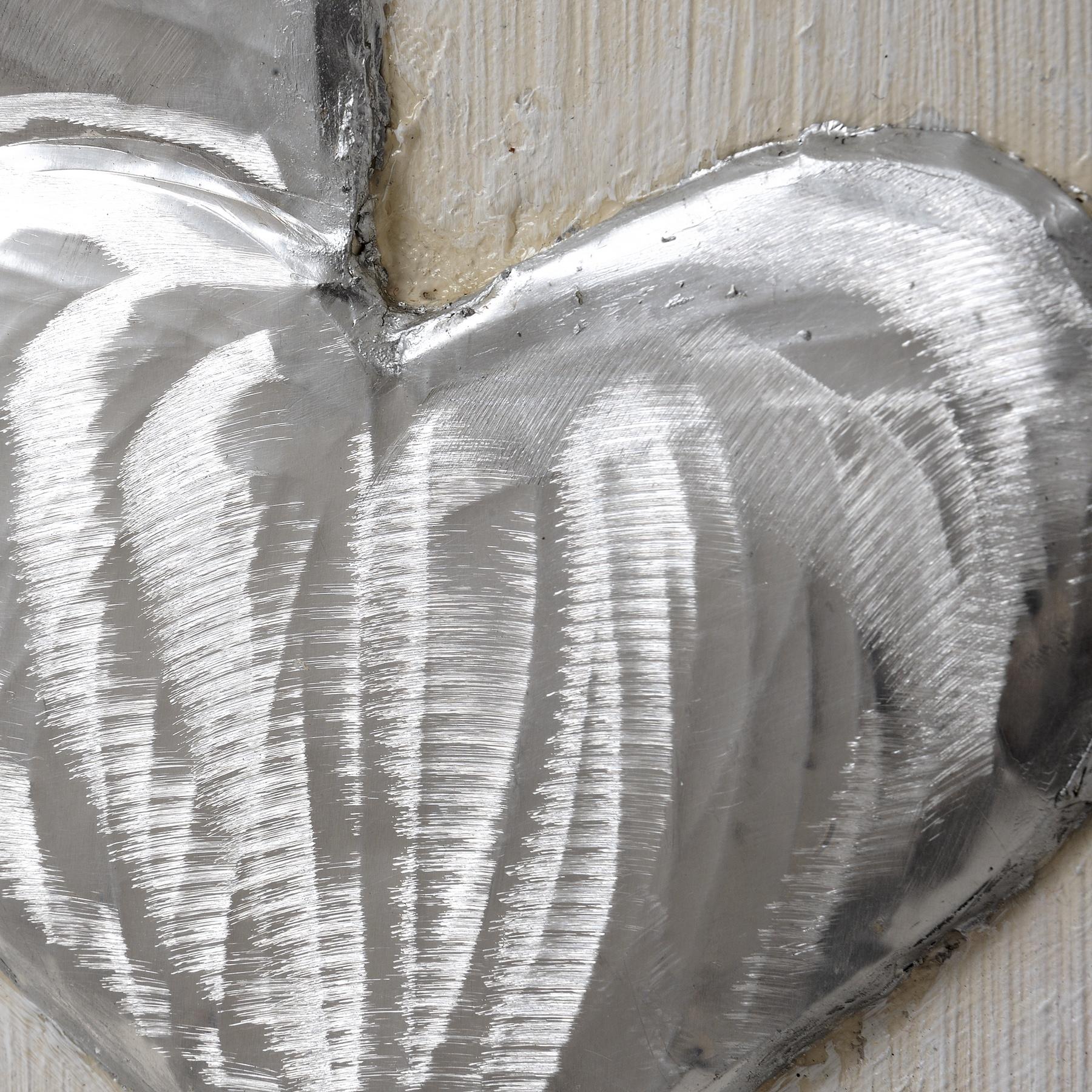 Pair of hearts in relief canvases