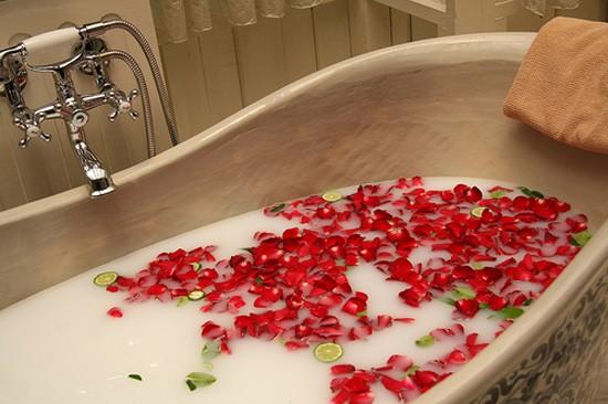 Confetti soap red rose petals