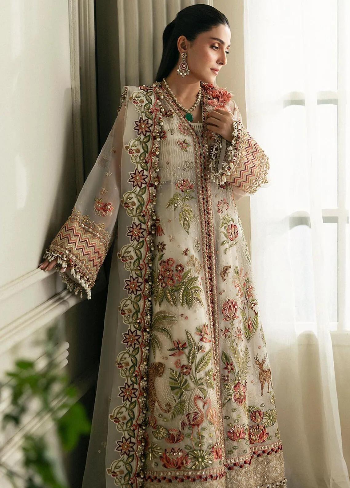 green emerald velvet dress Wedding Festive '23 by Elan | ALARA main image 1