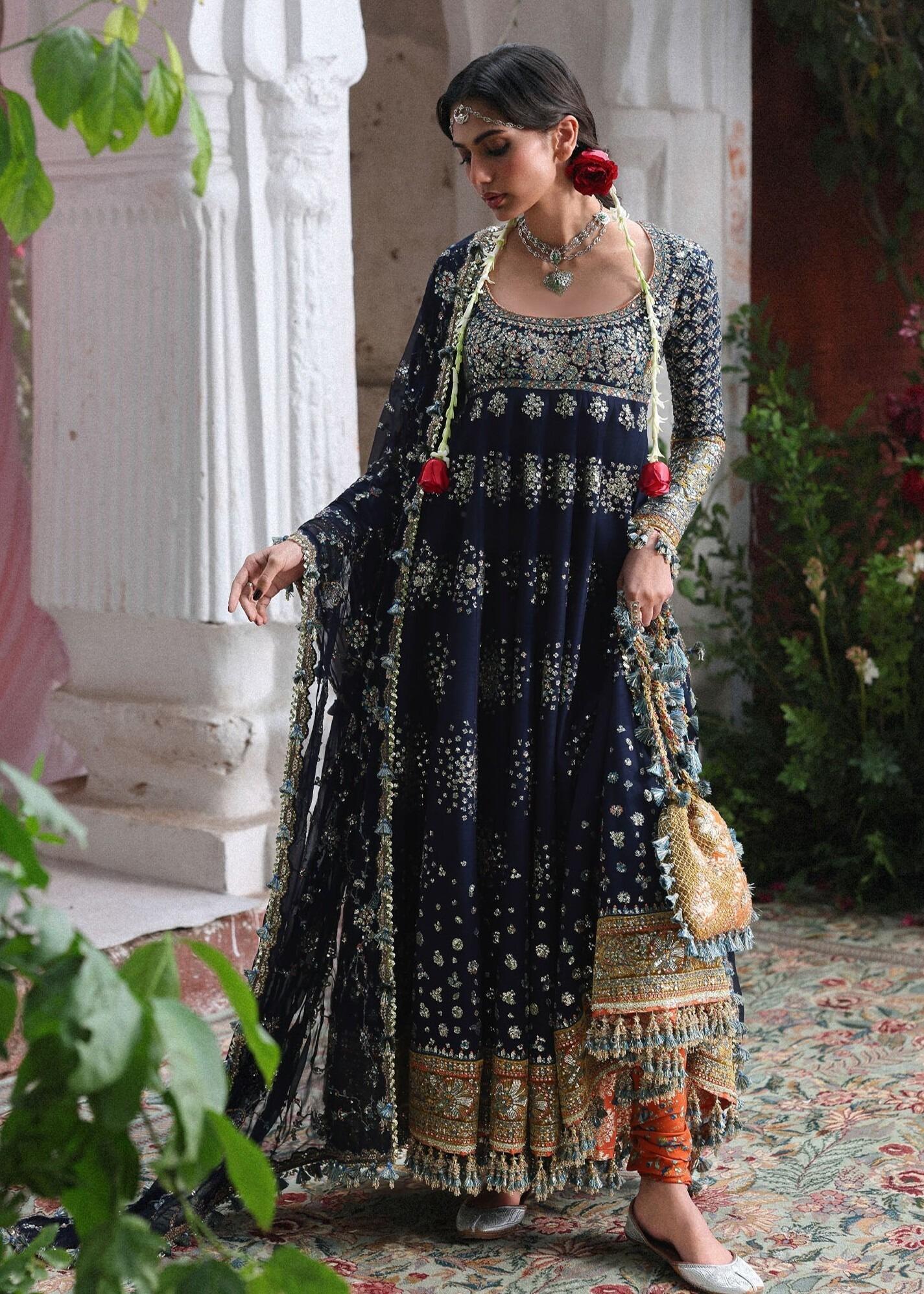brown long sleeve sequin dress Embellished Maxi for Elegant Occasions Elevate your evening look army dress blue uniform size-38-x-29 Size:UK 18 / US 14 / EU 46