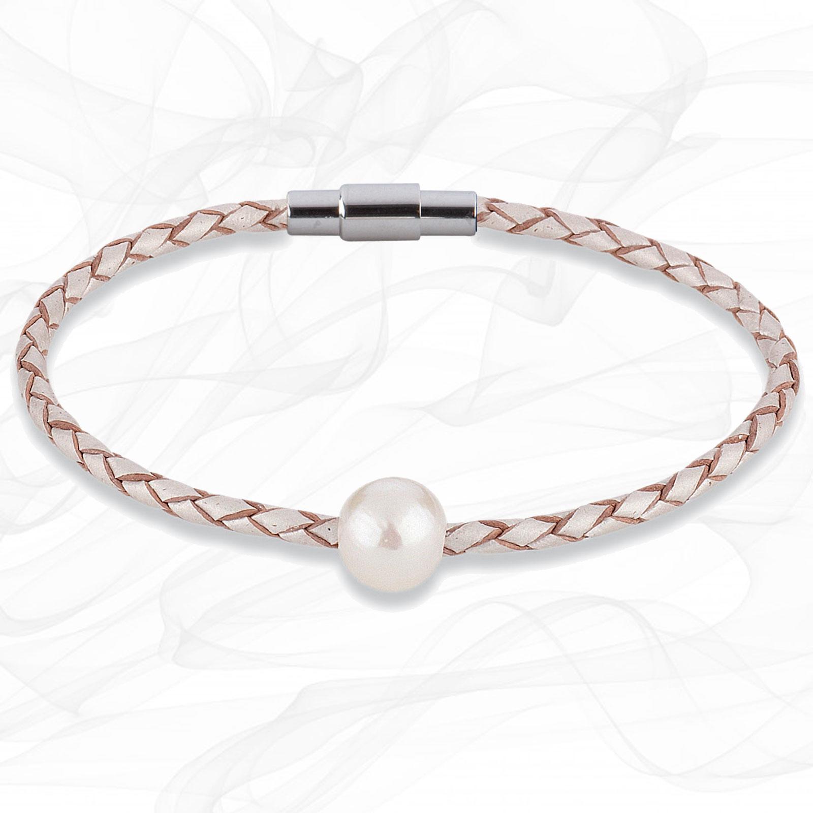 PEARLY WHITE FRESH WATER CULTURED PEARL LEATHER BRACELET
