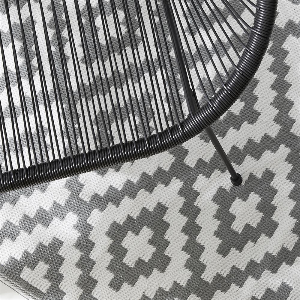 REVERSIBLE OUTDOOR LIVING RUG GREY / WHITE 120CM X 180CM MEDIUM