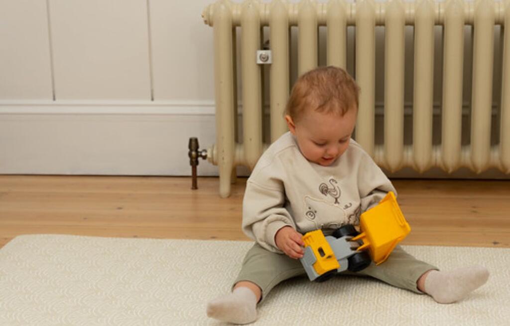 What Age Should a Baby Use a Playmat?