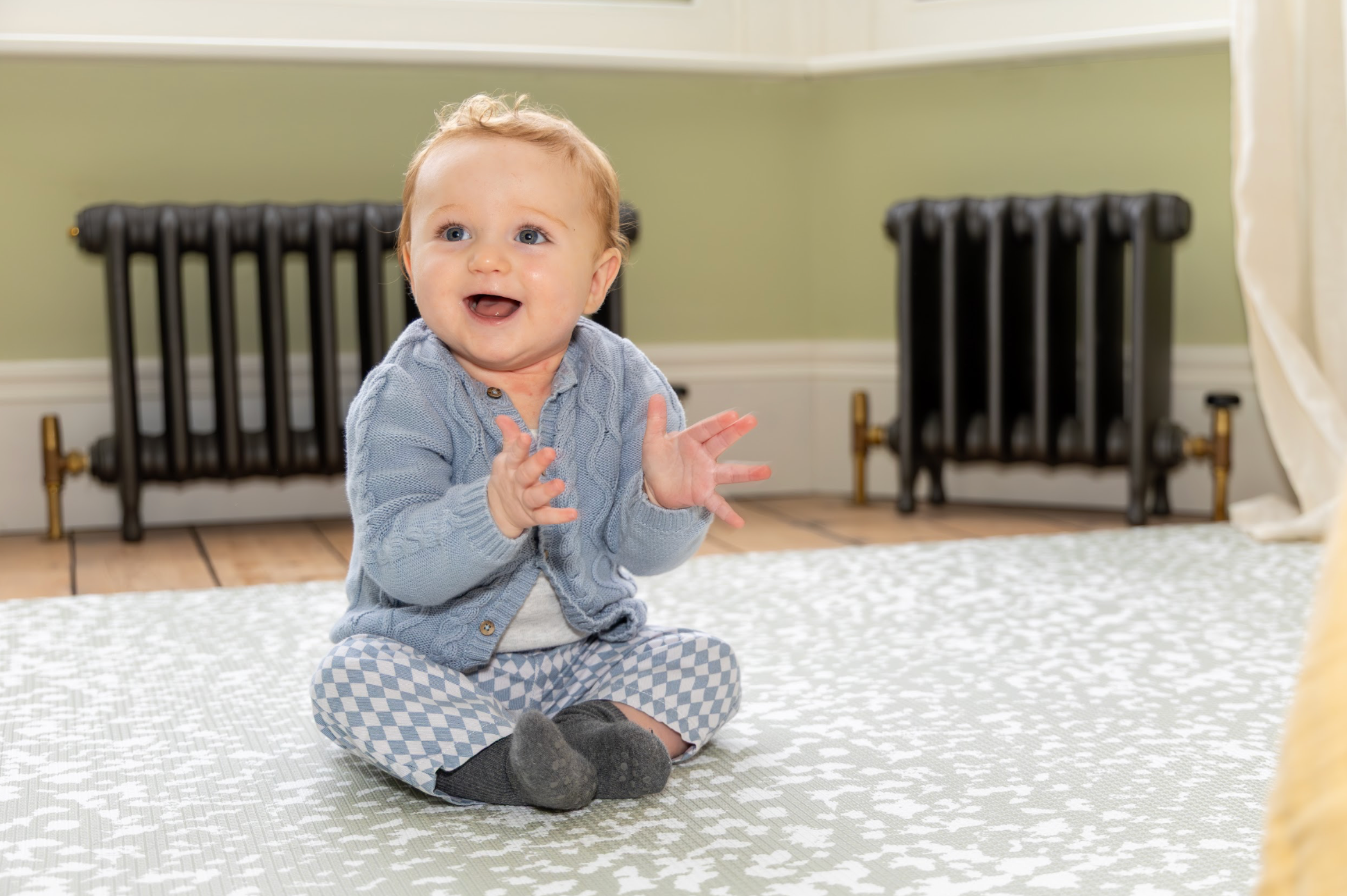 Speckled Kisses Playmat in Olive