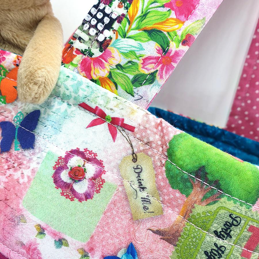 Fuzzbags, quilted bags, hand made bags, tote bags, fat quarter bags, jellyroll bags, funky bags, funky totes, Alice in wonderland bag, tula pink alice
