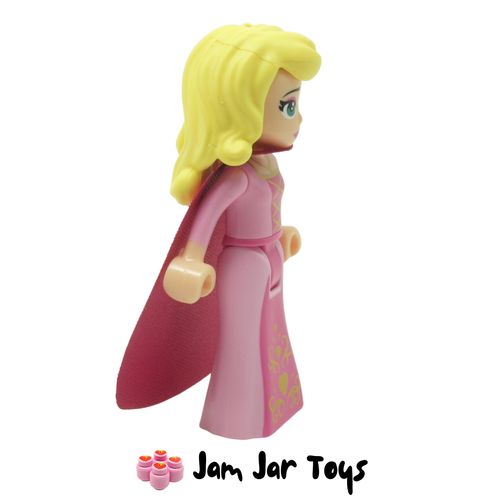 LEGO Movie Susan Mini Figure Side View