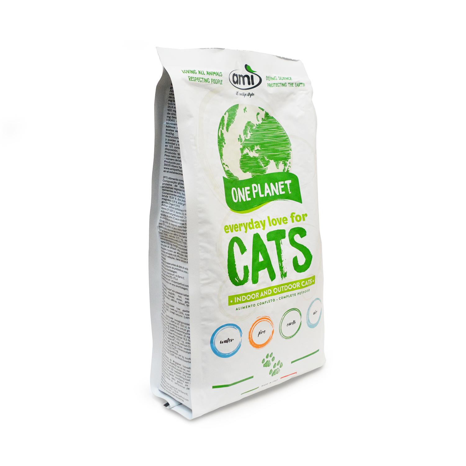 Angled view of a 1.5 kilo bag of Ami Vegan Cat Food