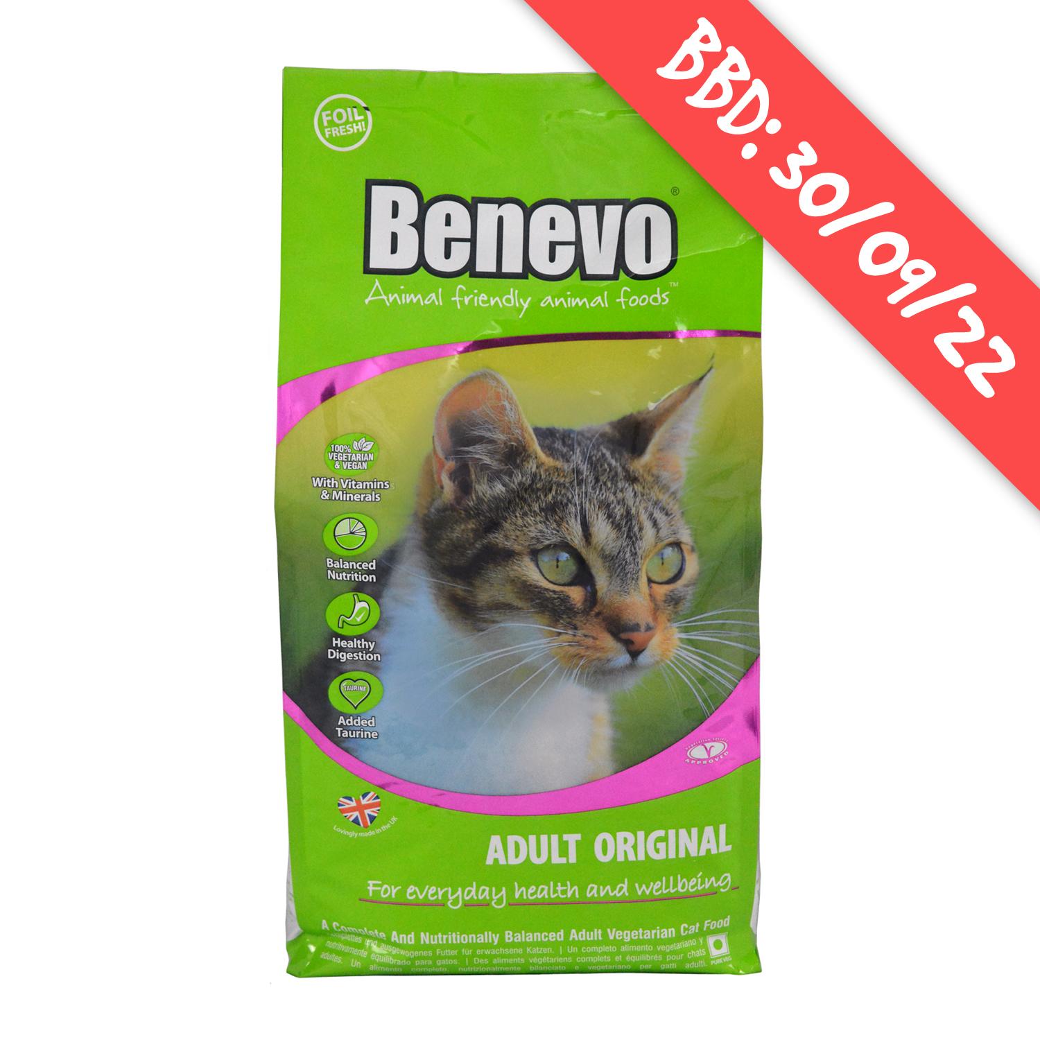 Front of a discounted bag of Benevo Complete vegan cat food