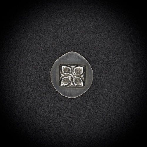 120 - Gemina Square 4 Petal Medieval Flower Impression