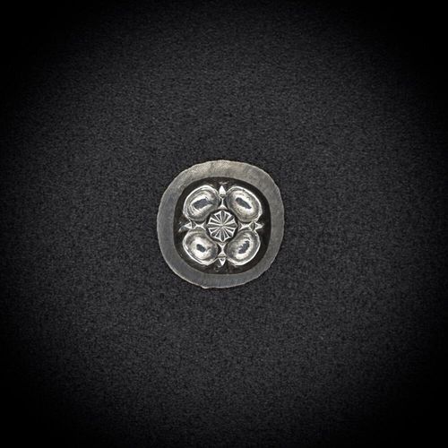 Gemina 4 Petal Medieval Flower Impression